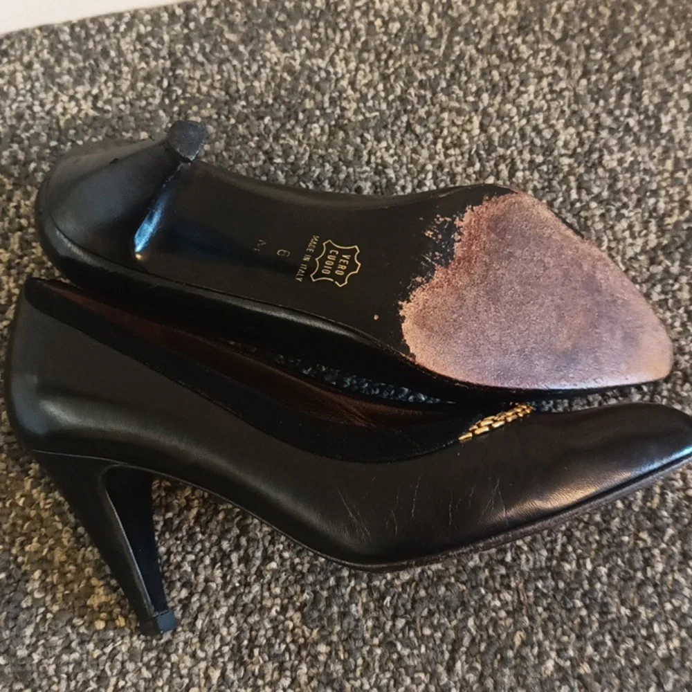 Bally Vintage Italian black leather pumps size 6 M